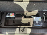 トランクルームのフタを開けると付属の車載工具がございます(^^) 必要に応じて買い足していただくことも可能です!