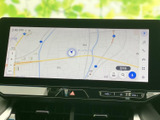 道路や周辺の位置関係を画面上で確認できる地図表示です。目的地検索にも活用でき、初めて訪れる場所への移動や、普段の道順確認にも役立ちます。日常の移動を支える装備です。
