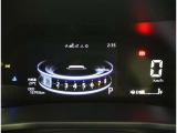 とっても見やすいメーターです。夜間時はラグジュアリーな気分にさせてくれる照明が魅力ですので、夜のドライブも楽しみになりますよ♪
