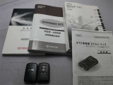 取説・メンテナンスノート・スマートキーの3点セットです。