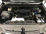 外装工程では、ボディの汚れや鉄粉を洗浄し、磨き上げコーティング。タイヤ・ホイール・エンジンルームまで、しっかり洗浄・艶出しいたします。