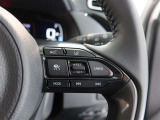 アダプティブクルーズコントロール機能付きです。走行中に先行車の様子を検知しながら、設定した車速の範囲内で先行車との距離のキープを支援します。詳細は販売店スタッフまでおたずねください。