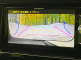 【バックカメラ】駐車時に後方がリアルタイム映像で確認できます。大型商業施設や立体駐車場での駐車時や、夜間のバック時に大活躍!運転スキルに関わらず、今や必須となった装備のひとつです!