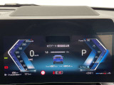 スタイリッシュなデザインのメーターパネルです。速度のみならず、燃料の残量、走行距離など多機能でとっても見やすいパネルになっております。