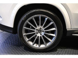 メルセデスの認定中古車「サーティファイドカー」では、万一お車が故障した場合も、ご購入後1年間もしくは2年間※は走行距離にかかわらずメルセデス・ベンツ正規サービスネットワークで無料修理いたします