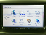 目的地設定や情報検索がスムーズに行えるナビゲーションシステムです。快適なドライブをサポートし、目的地まで迷わず到着できます。操作も簡単です。