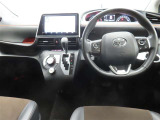 ぜひ展示車の運転席に座ってみてください。