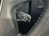 高速道路で便利な【クルーズコントロール】も装着済み。アクセルを離しても一定速度で走行ができる装備です。加速減速もスイッチ操作でOKです。
