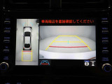 パノラミックビューモニターを装備。駐車場や交差点でクルマを真上から見るように周囲を確認できます。機能の詳細は販売店スタッフまでおたずねください。