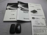 取説・メンテナンスノート・スマートキーの3点セットです。