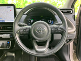 握りやすいステアリングは、運転の楽しさを向上させます。操作性にも優れ、快適なドライビングをサポートします。