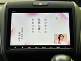 お車でお待ち合わせの時間も、この画面で退屈知らず。停車中に、様々な番組をお楽しみいただけます。長距離移動のお供に最適です。
