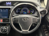【ステアリングスイッチ】運転中、前方から目線をそらすことなく、オーディオ等の操作が可能な便利機能!安心&快適なドライブを演出してくれます♪