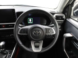 各操作スイッチなどもハンドルから手を放すことなく操作可能で安全運転に支援いたします!
