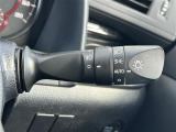 【オートライト(AUTO)】外の明るさをシステムが感知して、自動でヘッドライトが点灯します。ヘッドライトをつけ忘れを防ぐ便利機能です。