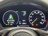【メーターまわり】ドライバーから見やすい位置にあって安全運転に寄与します。マルチインフォメーションディスプレイでは、クルマに関する情報の確認はもちろん、各種安全機能・装備のON/OFFも設定可能。