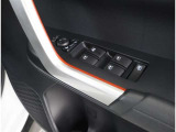 運転席から全席の窓の開け閉めができます!車内の換気をするときに便利ですよ♪