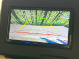 【バックカメラ】駐車時に後方がリアルタイム映像で確認できます。大型商業施設や立体駐車場での駐車時や、夜間のバック時に大活躍!運転スキルに関わらず、今や必須となった装備のひとつです!