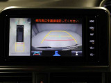 パノラミックビューモニターを装備。駐車場や交差点でクルマを真上から見るように周囲を確認できます。機能の詳細は販売店スタッフまでおたずねください。