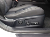 楽な運転姿勢が取れるパワーシートです。