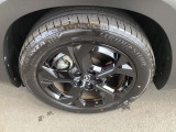 マツダ純正アルミホイール。タイヤサイズは215/55R18です