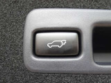 パワーバックドアを装備しています。バックドアを運転席からも開閉できます、便利ですよ。