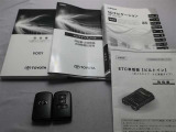 取説・メンテナンスノート・スマートキーの3点セットです。