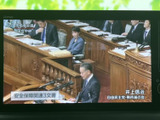 停車中に楽しめるTV機能。ニュースや番組をチェックして、待ち時間を有効活用できます。快適な移動時間を過ごせる設備です。