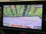 【バックカメラ】駐車時に後方がリアルタイム映像で確認できます。大型商業施設や立体駐車場での駐車時や、夜間のバック時に大活躍!運転スキルに関わらず、今や必須となった装備のひとつです!