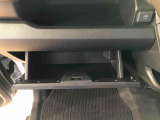 よく使うものが手を伸ばせばすぐ届く、機能面で充実した収納。