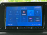多彩な再生機能と高音質で、車内をコンサートホールのように演出します。お気に入りの音楽をクリアなサウンドで楽しんだり、長距離ドライブも快適にお過ごしいただけます。