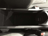 コンソールボックス。