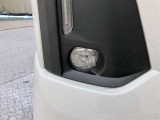 フロントフォグランプは、雨や霧などの悪天候時に、ヘッドランプの明るさを補助してくれます