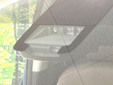 【トヨタセーフティセンス】走行中に前方の車両等を認識し、衝突しそうな時は警報とブレーキで衝突回避と被害軽減をアシスト。より安全にドライブをお楽しみいただけます。