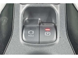 ブレーキホールド機能。信号待ちなどでペダルから足を離しても一定時間停止してくれます