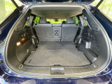 普段のお買い物や通勤、送迎等に十分な荷室スペースを確保しております。サードシートを倒すと、大きな荷物の積載も可能です♪
