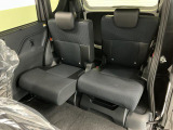 【スライドシート】後席にもスライド機構があることで、細やかに荷室スペースを確保!日常の様々なシーンに対応します♪