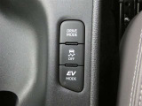 EVドライブモードで、早朝・深夜や屋内の駐車場などで、エンジン音や排気ガスを気にすることなく走れます。