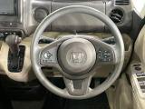 インテリアに合わせたデザインのステアリングは、運転される方のことも考え、運転しやすい形状、大きさです。是非一度、実際に触ってお確かめください。