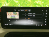 多彩なラジオチャンネルを楽しめるオーディオシステム。お好みの音楽や情報を快適に受信できます。ドライブの時間をより楽しく過ごせるでしょう。
