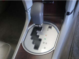 無段変速機(CVT)を搭載。有段変速機に存在する「変速ショック」が無いので、スムーズなアクセル操作が可能です♪