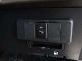 コーナーセンサーを車の前後に装備。障害物までの距離に応じて警告音を変えてお知らせ。縦列駐車時や駐車場・車庫などでの取り回しをサポートします。詳細は販売店スタッフまでおたずねください。