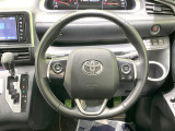 【純正革巻きステアリング】上質な革を使用することで、手にしっかり馴染みとても運転しやすいハンドルです♪