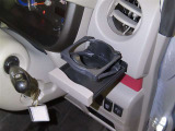 運転席にカップホルダーを装備しております。