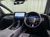 運転席まわりです。 各操作スイッチは使いやすい位置に配置されてます。