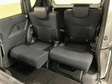 【スライドシート】後席にもスライド機構があることで、細やかに荷室スペースを確保!日常の様々なシーンに対応します♪