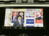 停車中にテレビ映像を視聴でき、待ち時間や休憩時間の過ごし方に便利です。画面には番組映像が表示され、車内で気軽に情報を確認したい場面にも活用できます。映像視聴は停車時にお楽しみください。