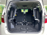 普段のお買い物や通勤、送迎等に十分な荷室スペースを確保しております。セカンドシートを倒すと、大きな荷物の積載も可能です♪