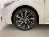 機敏さを引き立てる純正アルミ 225/40 R18 装着!