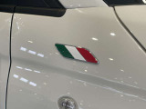 イタリアンブランドらしさをさりげなくアピールするフェンダーバッヂ。細部までこだわりを感じられる装備です。